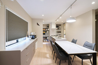 パントリーで解決！キッチンの収納問題