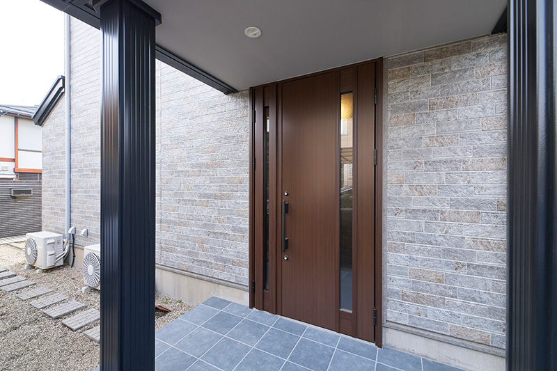 新しい玄関ドア