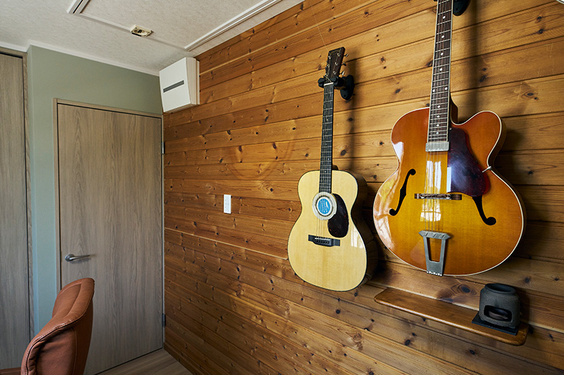 趣味のギターをかけることができる壁