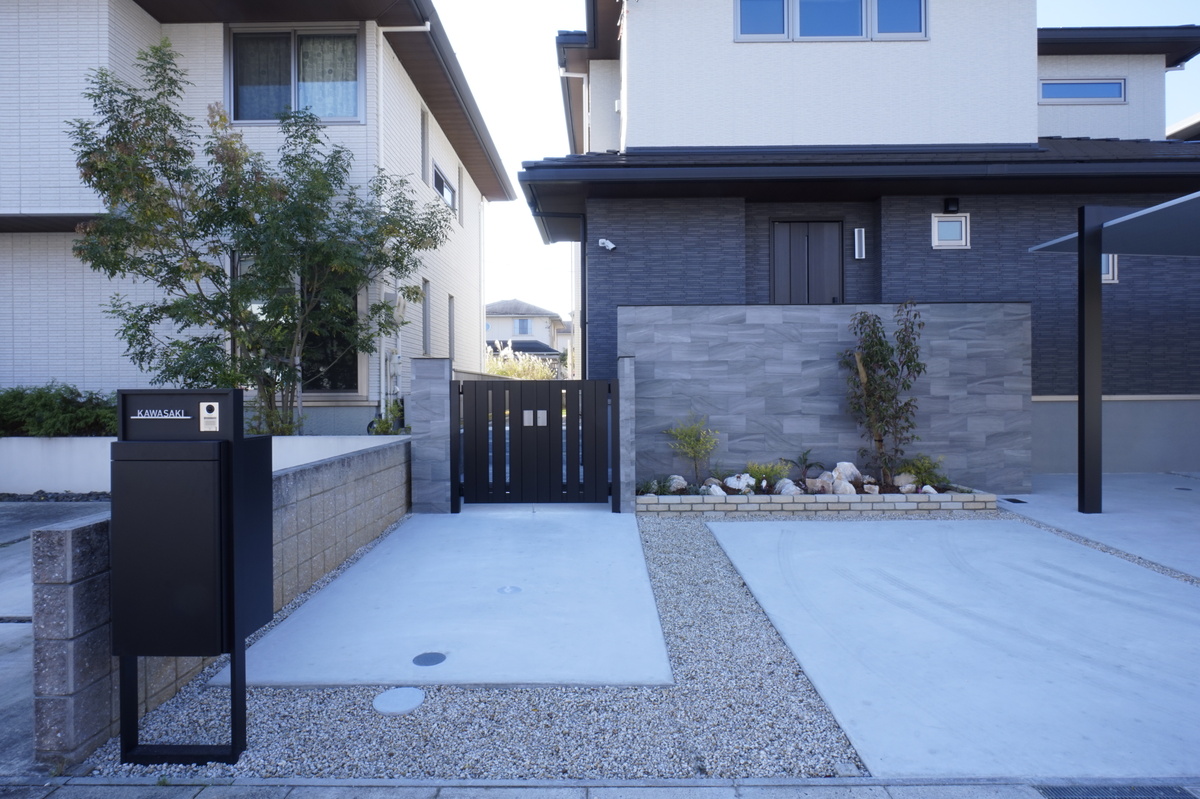 セミクローズのエントランス