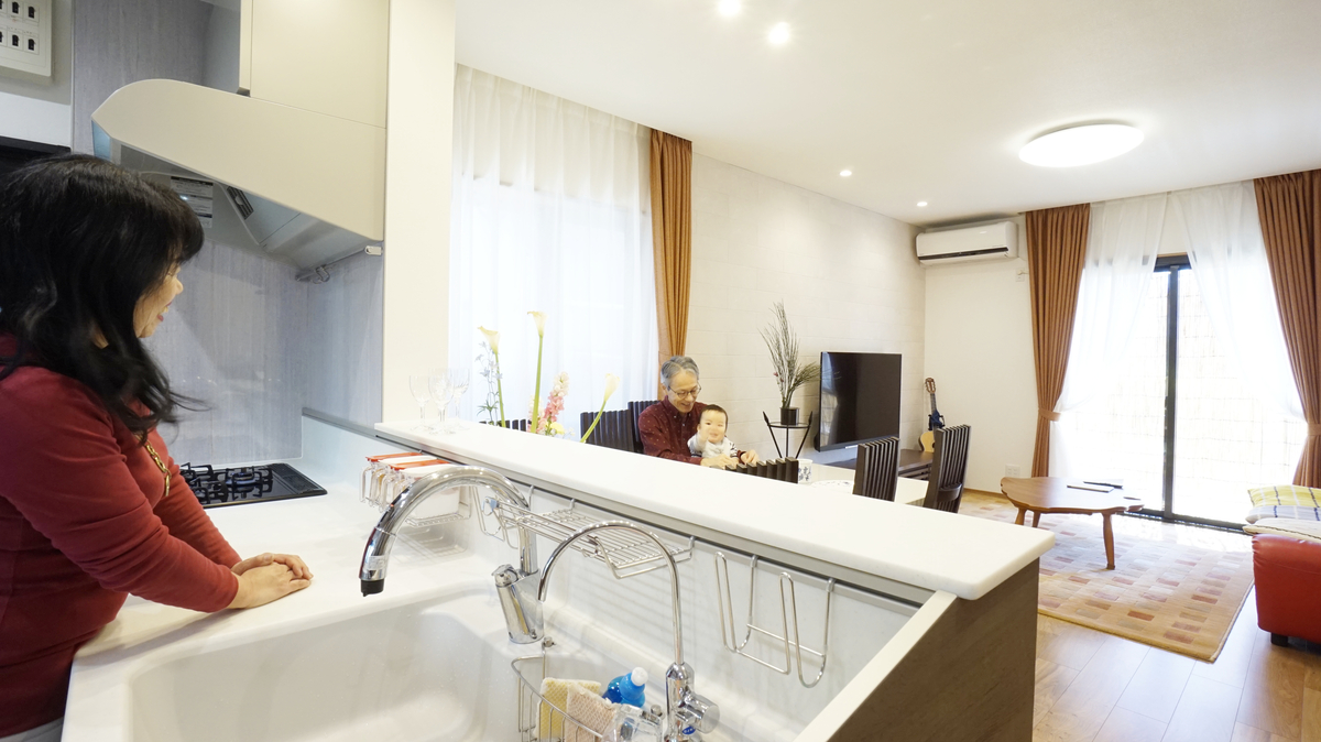 料理しながら会話が弾むキッチン