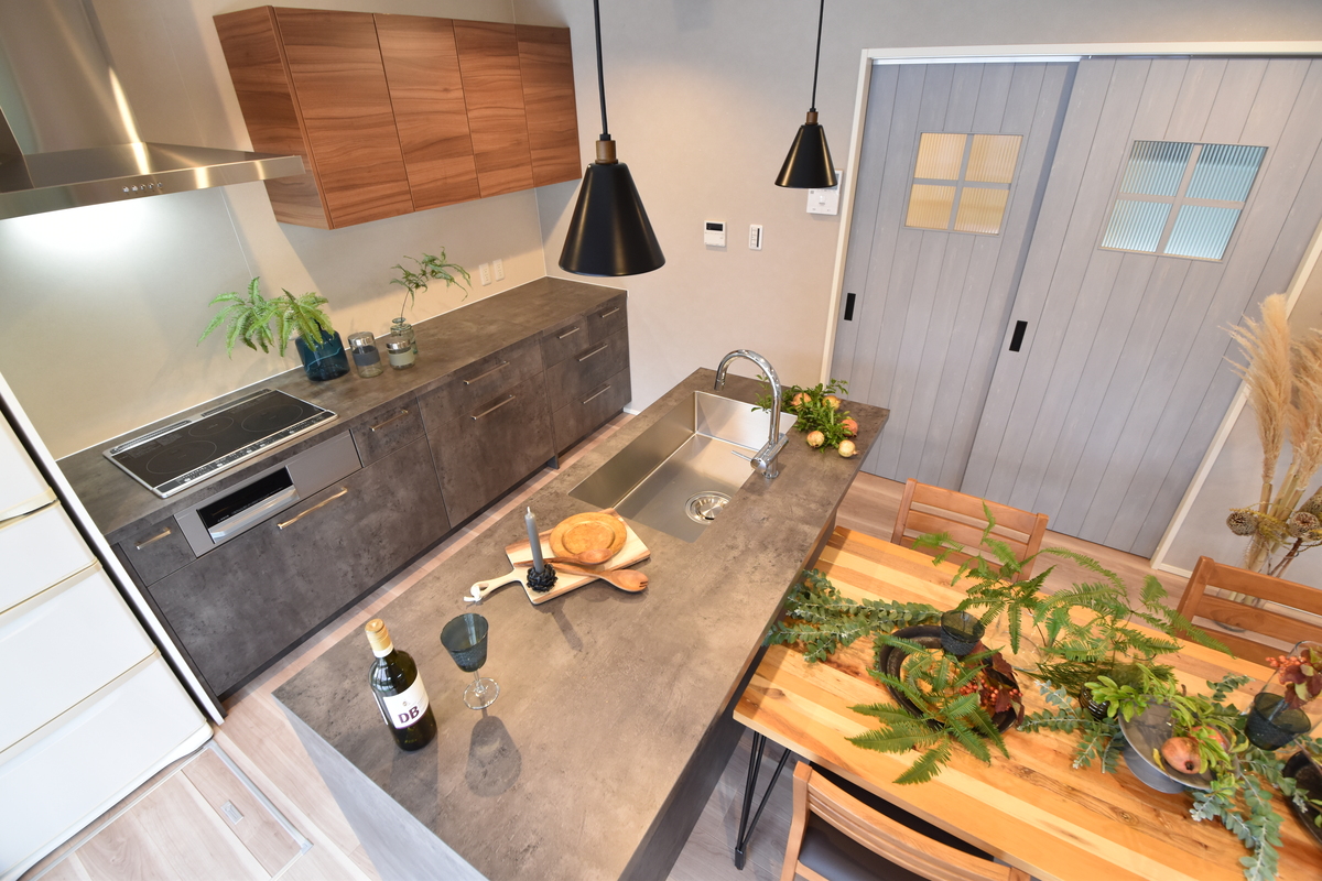 アイランドで動きやすいⅡ型キッチン