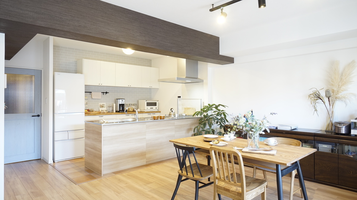 木の温もり感じる開放的なLDK