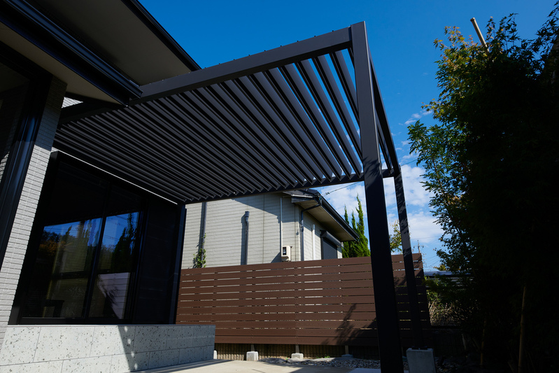 和室とつながる上質な庭リビング