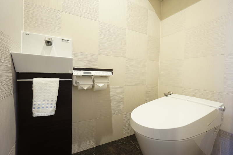 すっきり広がるモダントイレ空間