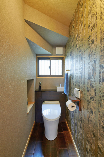 遊び心あふれる2つのトイレ空間