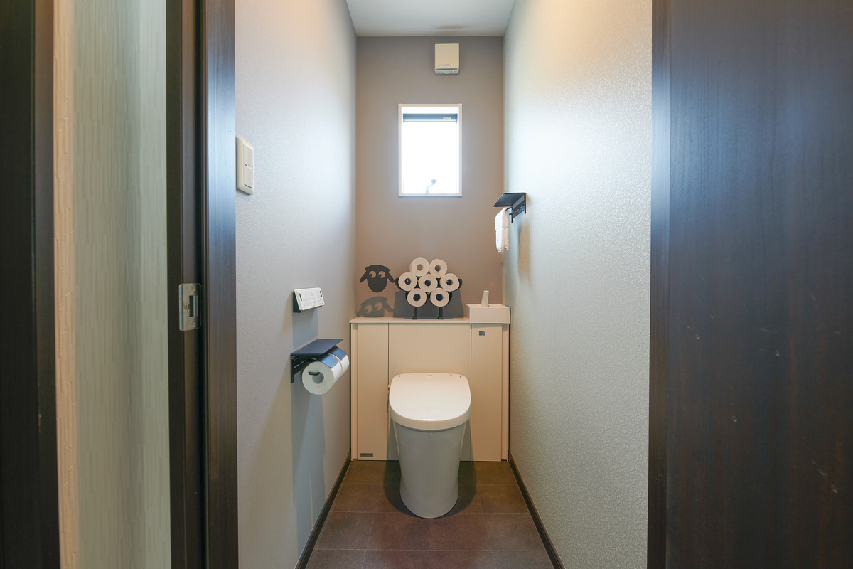 背面収納ですっきりトイレ空間