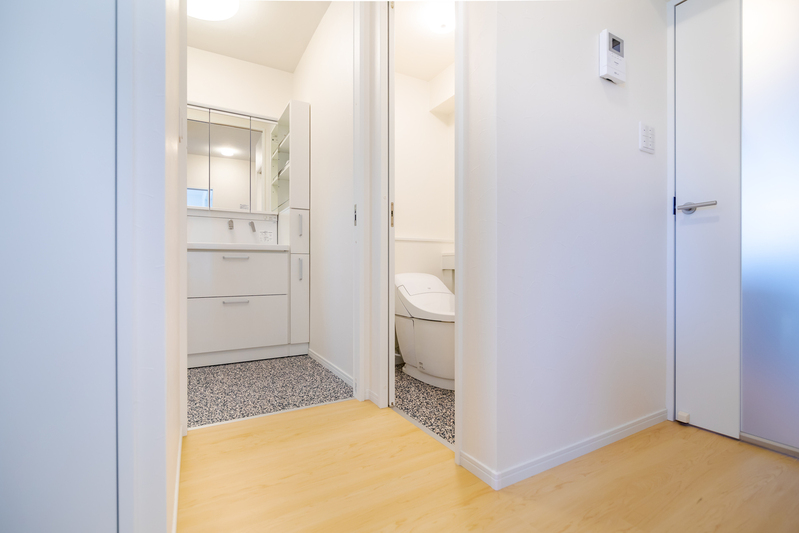 シンプル美が際立つ浴室洗面リフォーム