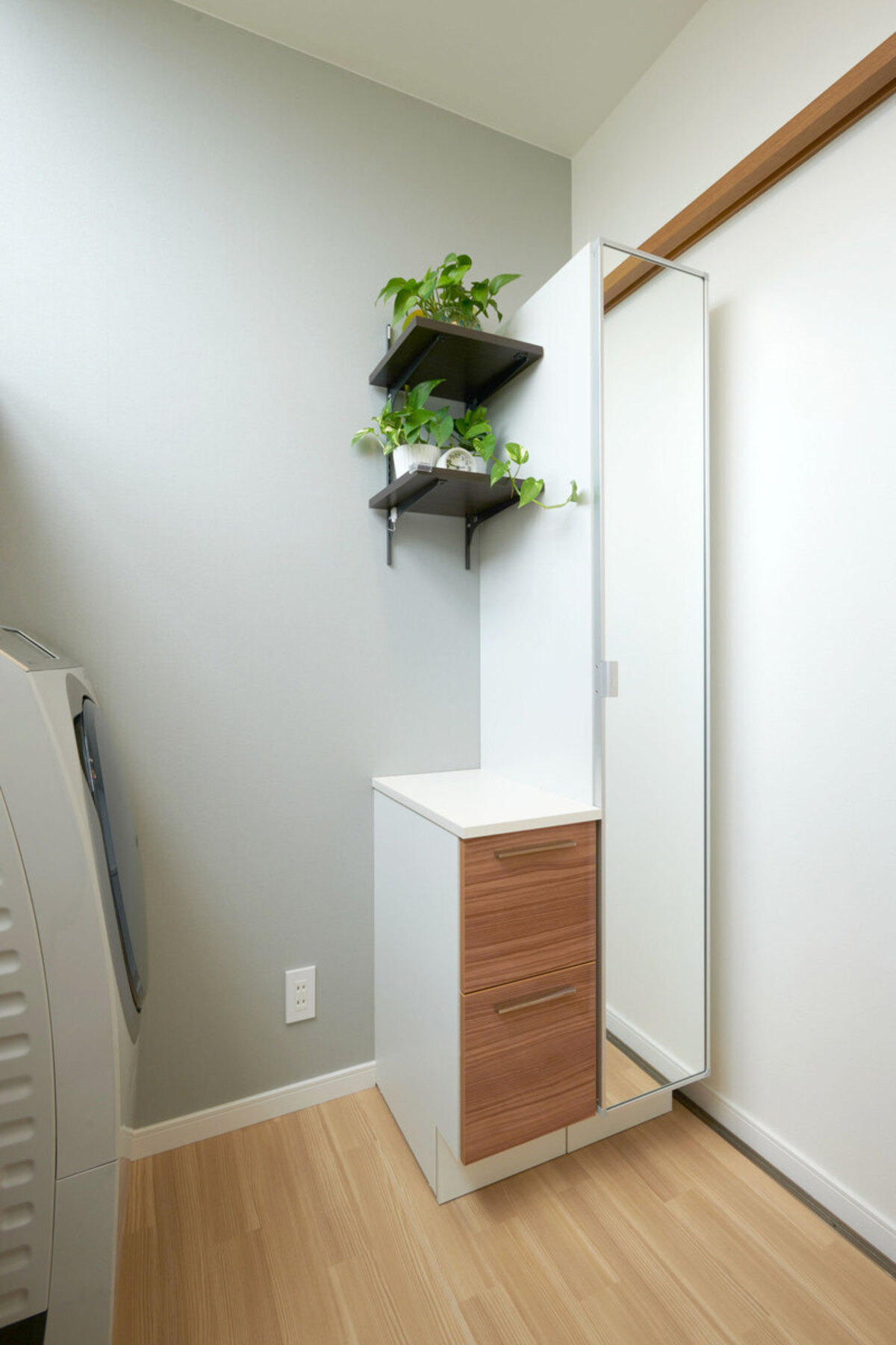 トール収納が便利な洗面コーナー