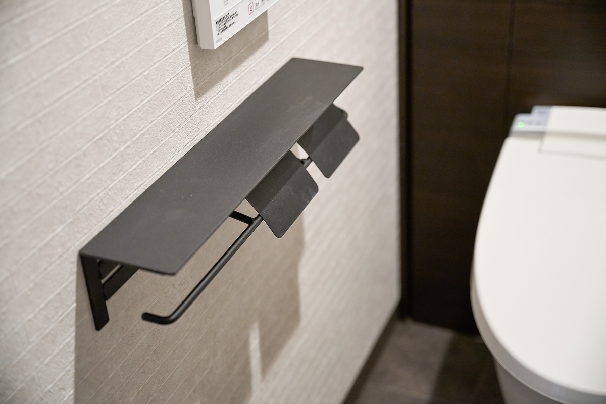 黒棚が映えるシンプルな紙巻き器