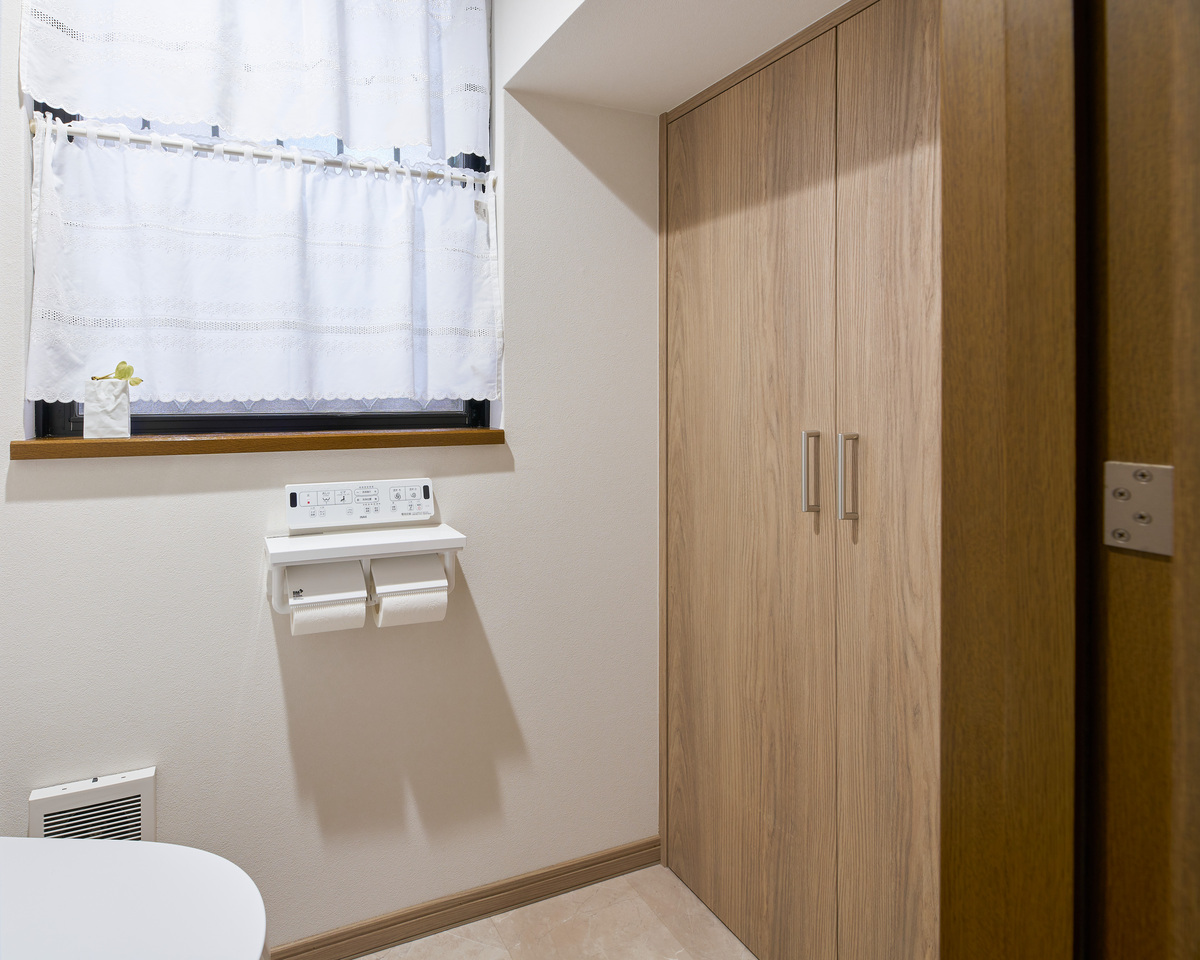 収納力に優れたすっきりしたトイレ