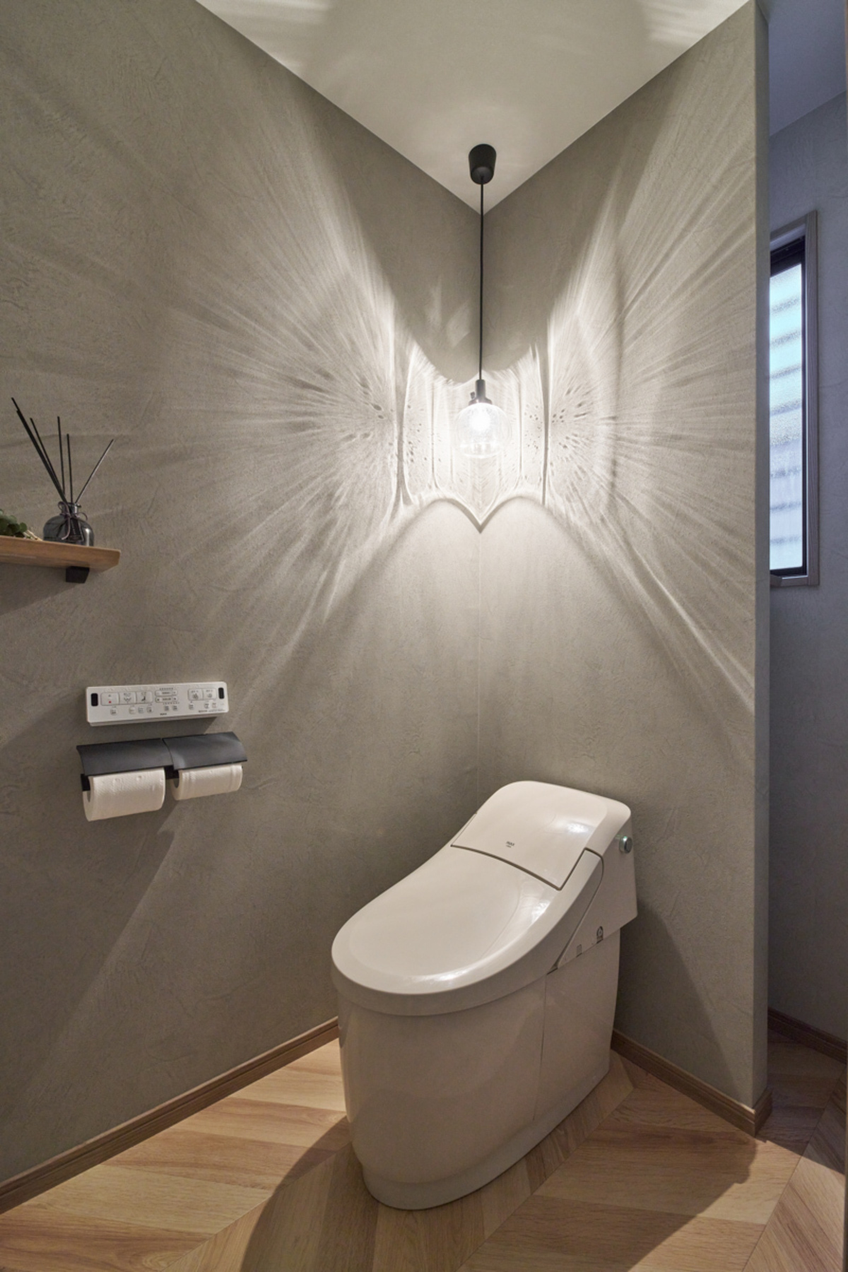 落ち着く間接照明のトイレ空間