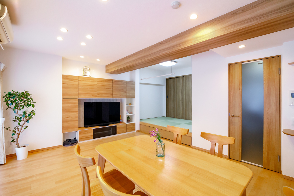 家族が集う明るいLDK