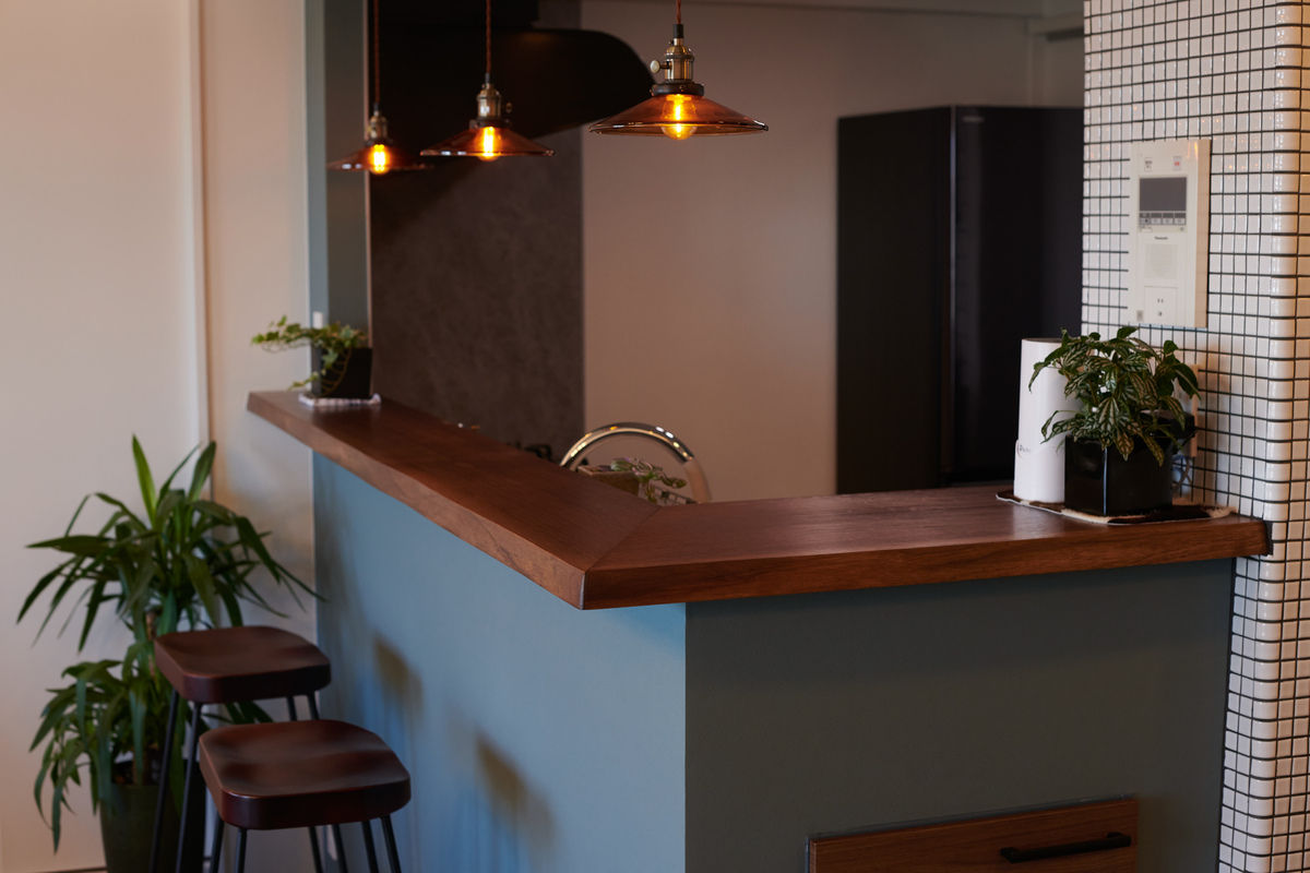 カフェのような雰囲気のキッチンカウンター