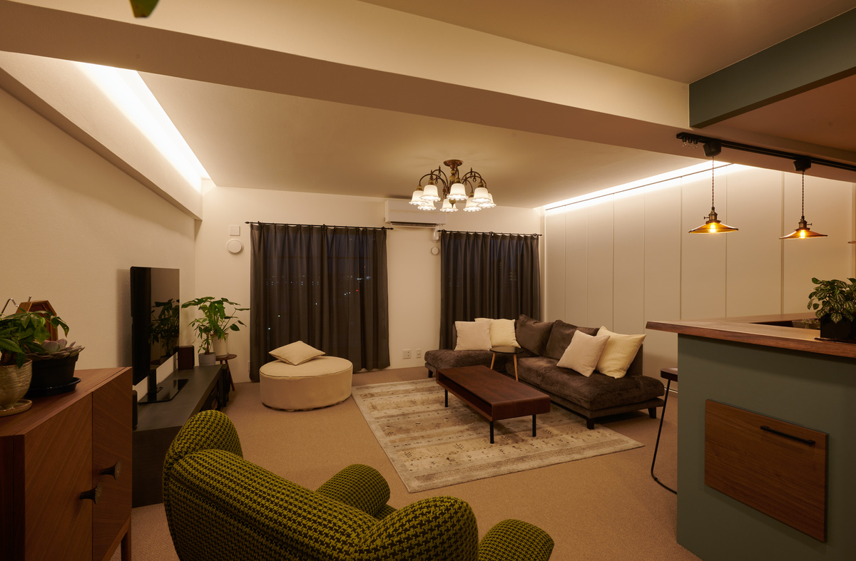 間接照明で広がるリビング