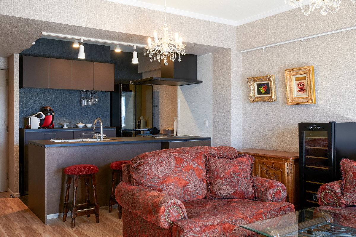 シャンデリアが輝くモダンLDK