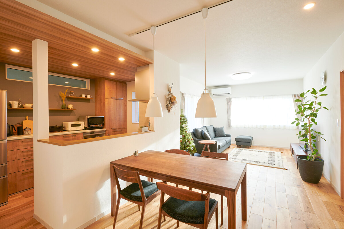 自然光が差し込む快適リビング