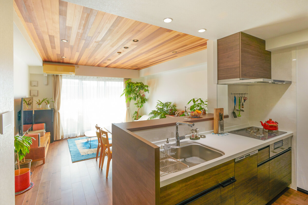 自然光が差し込むナチュラルキッチン