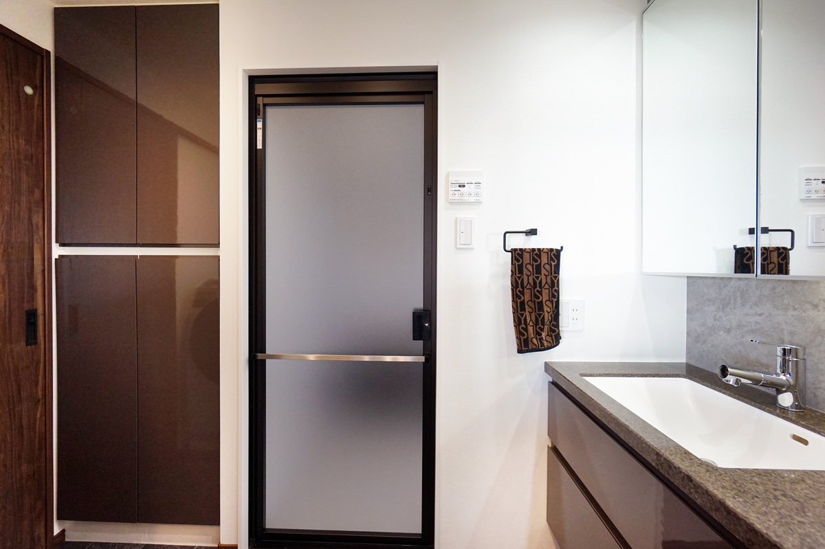 統一感あるカラーで整う洗面空間