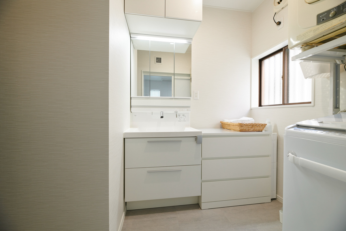 シンプルで明るい洗面スペース
