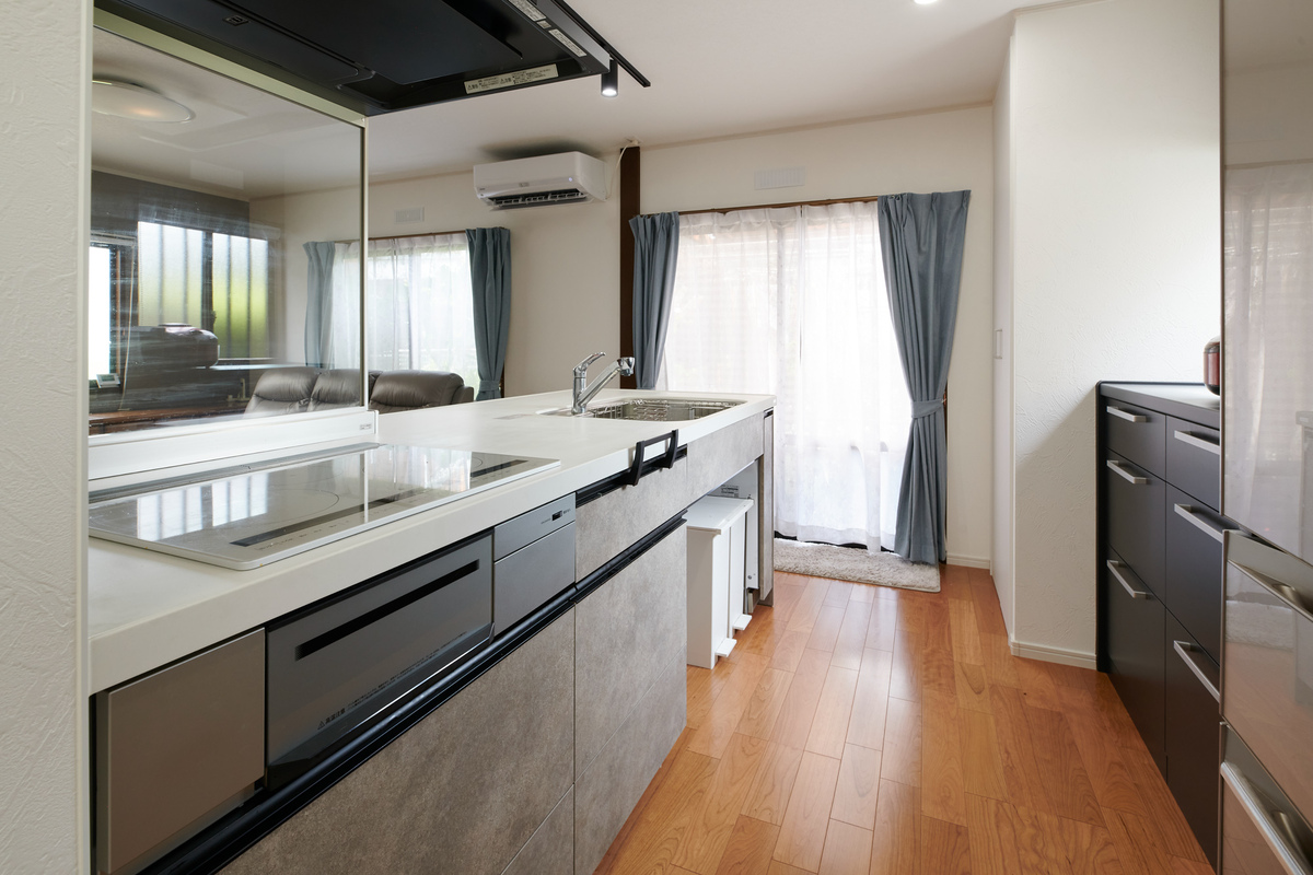 動線確保で広く使えるキッチンスペース