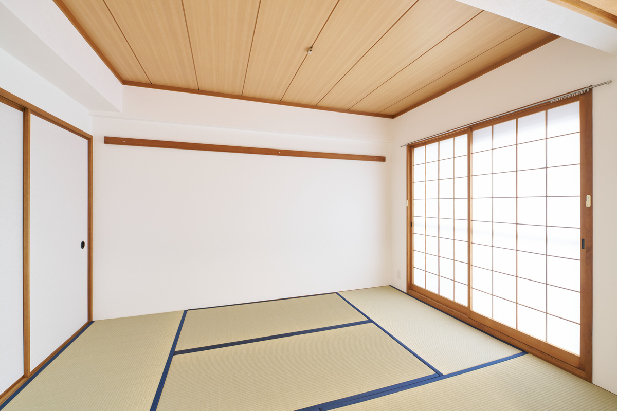 畳と障子、木目が心地よい伝統的和室