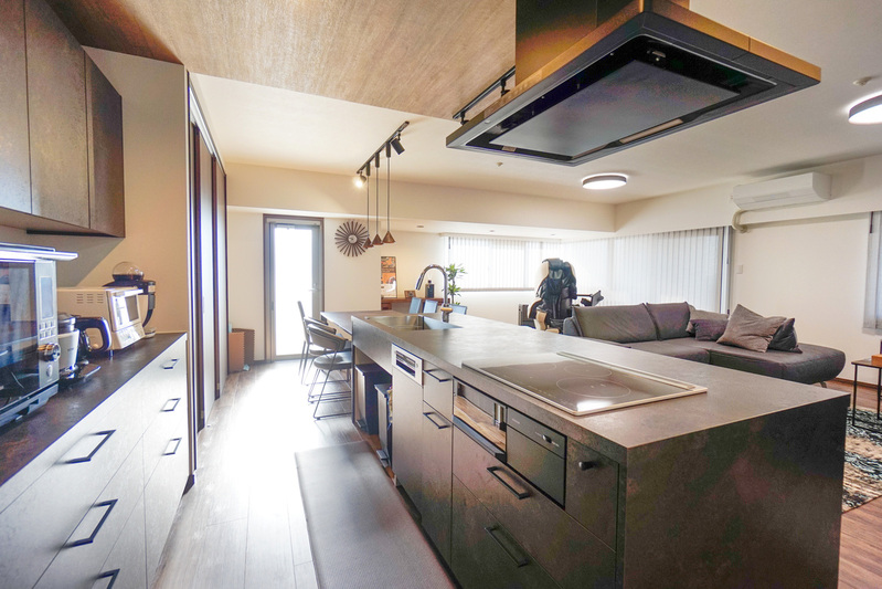 光と素材が響き合う、プライベート・ラウンジ