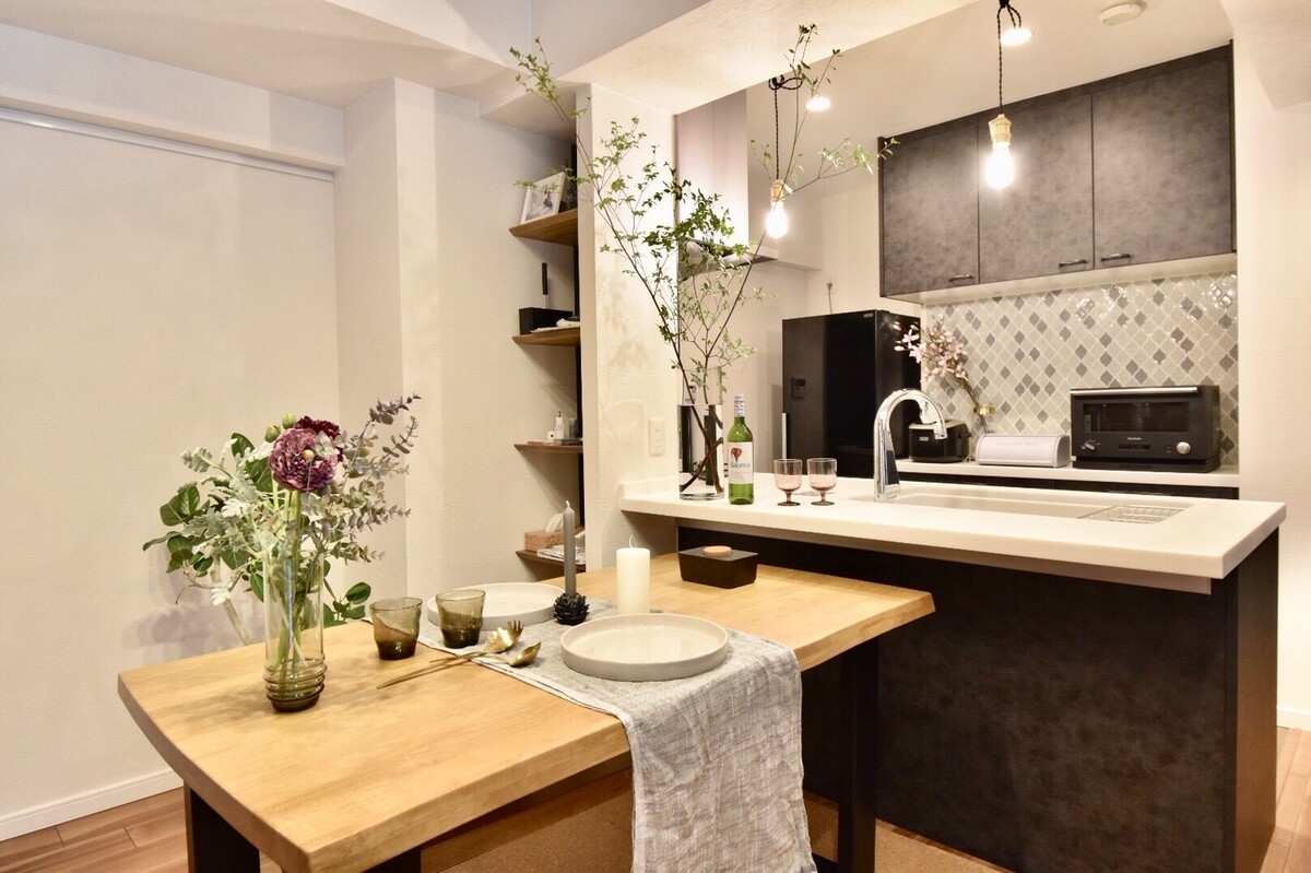 こだわりの黒で彩る美しいキッチン