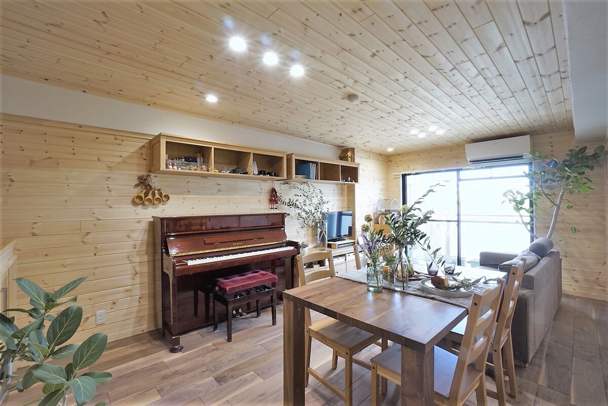 無垢材で統一感あるリビング