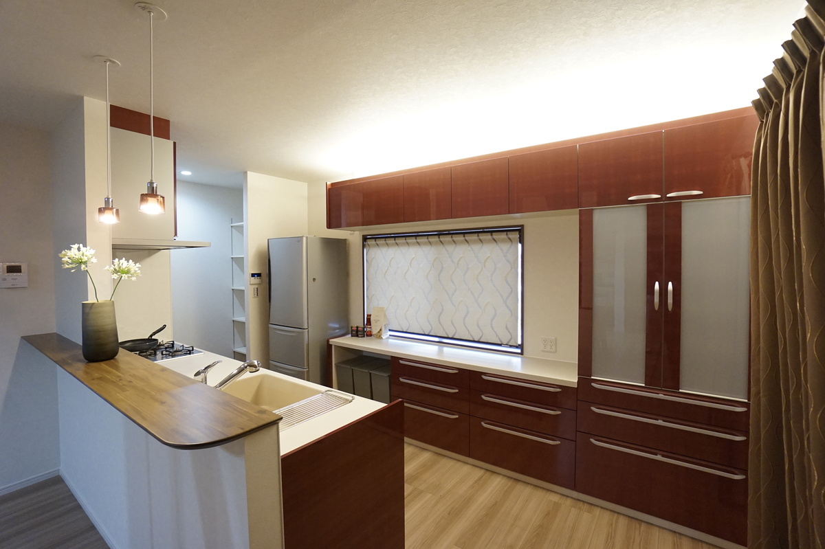 名古屋市天白区の施工事例　開放感あふれる対面キッチン