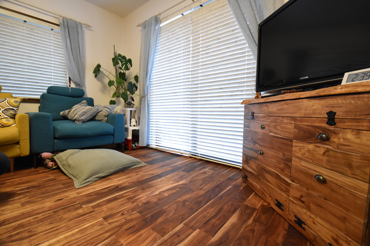 無垢床でワンちゃんも快適リビング