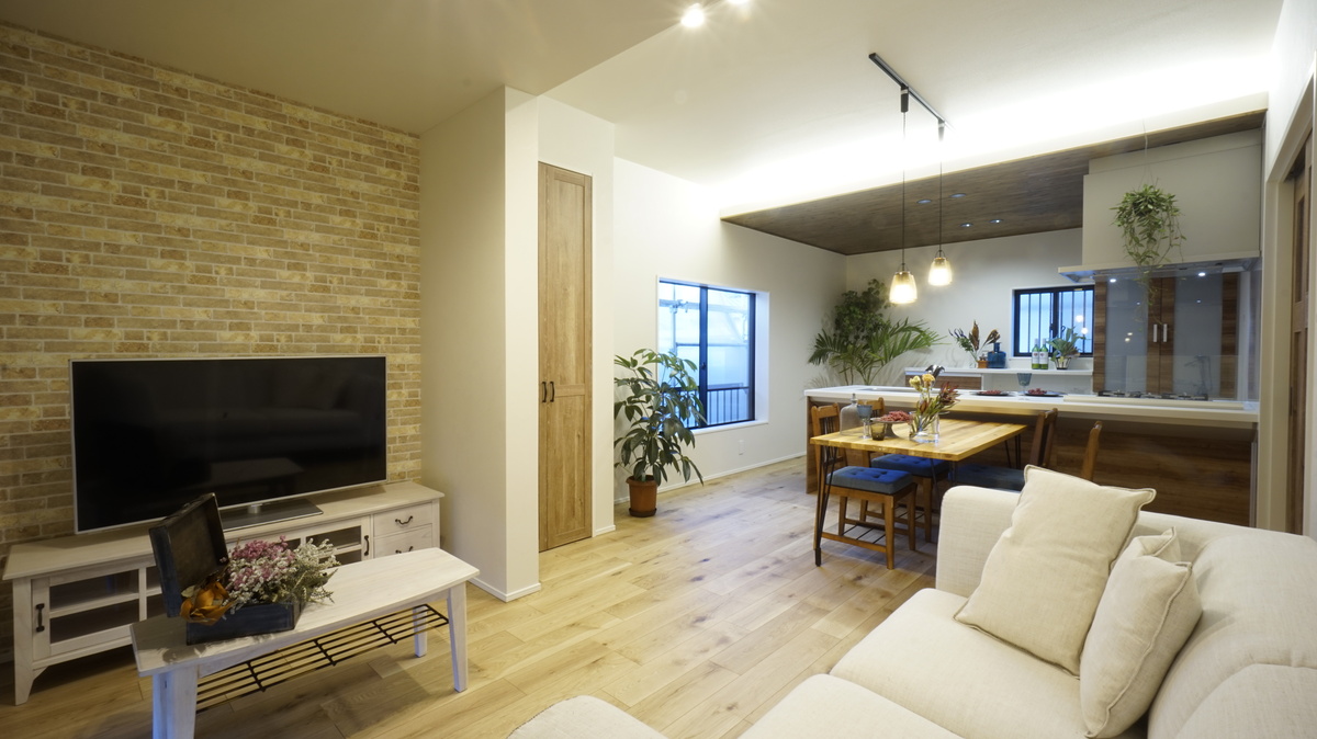 家族で寛げる落ち着いたリビング