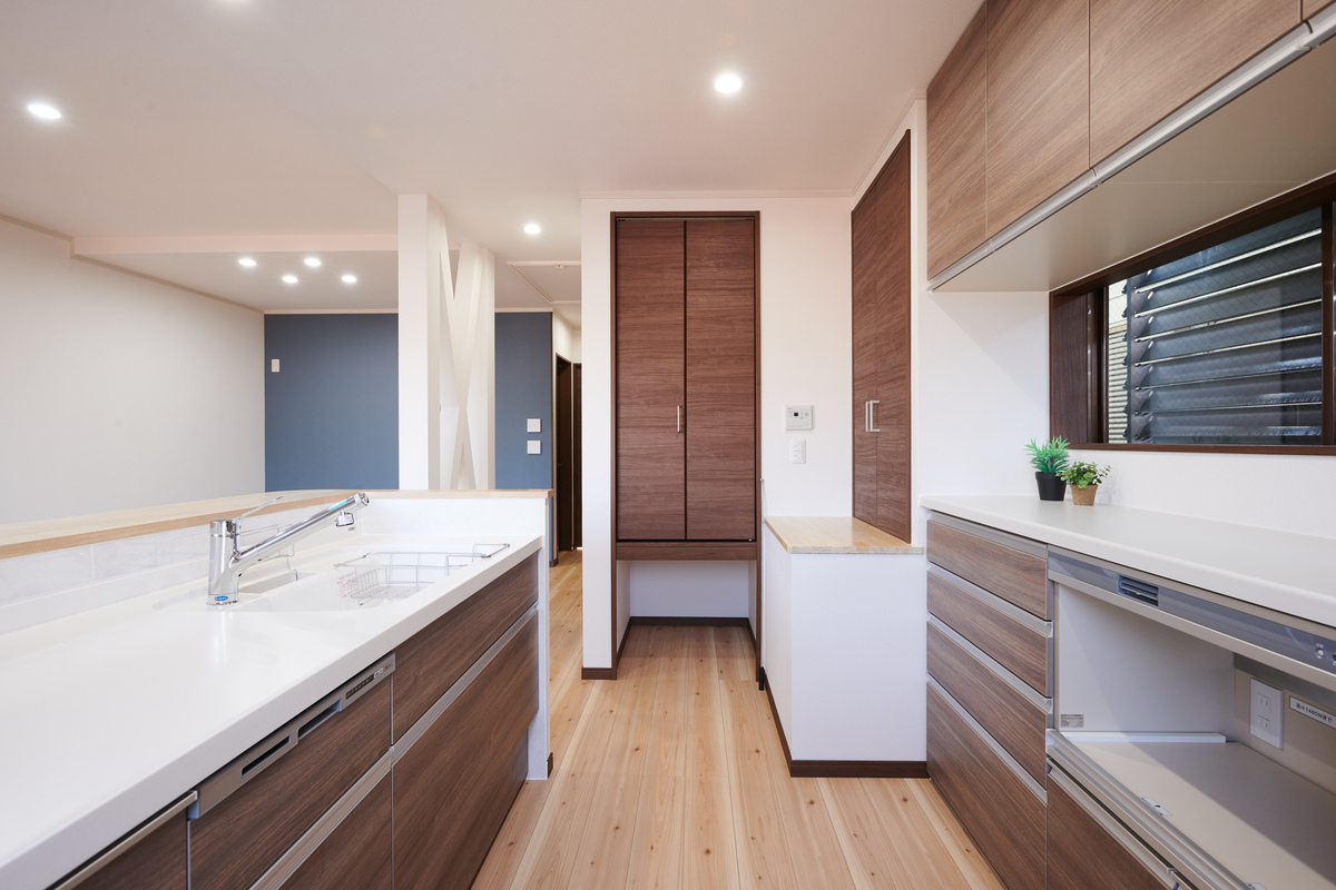 収納豊富で片付けやすいキッチン