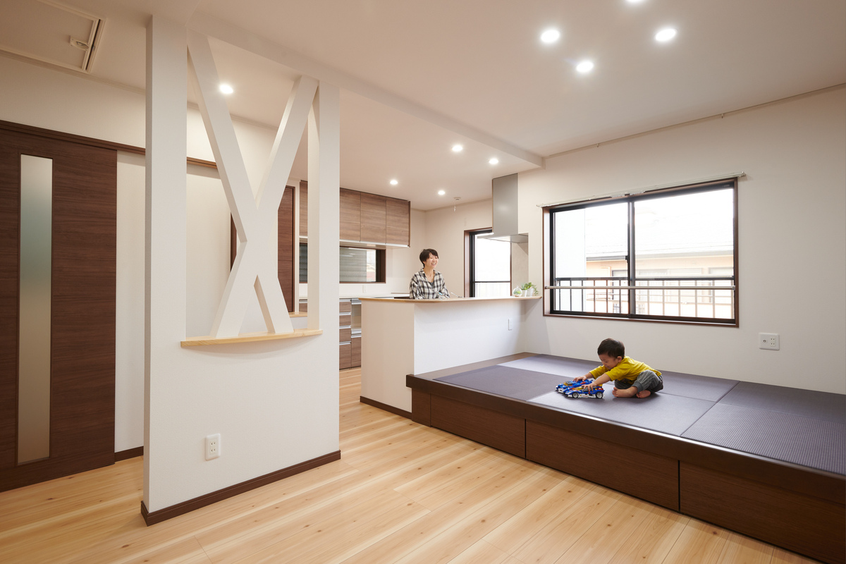 子育てに便利な畳のあるリビング