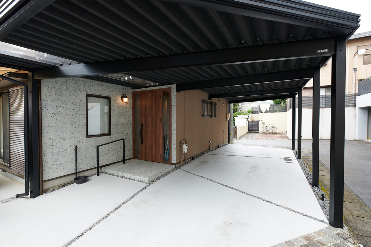 日進市の施工事例　光と動線にこだわる駐車空間