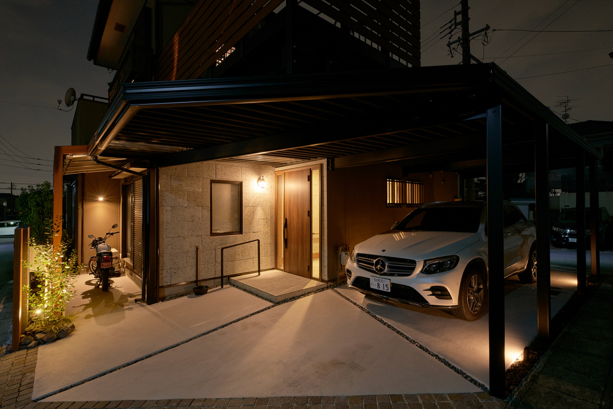 ライト演出が美しい夜の外構空間
