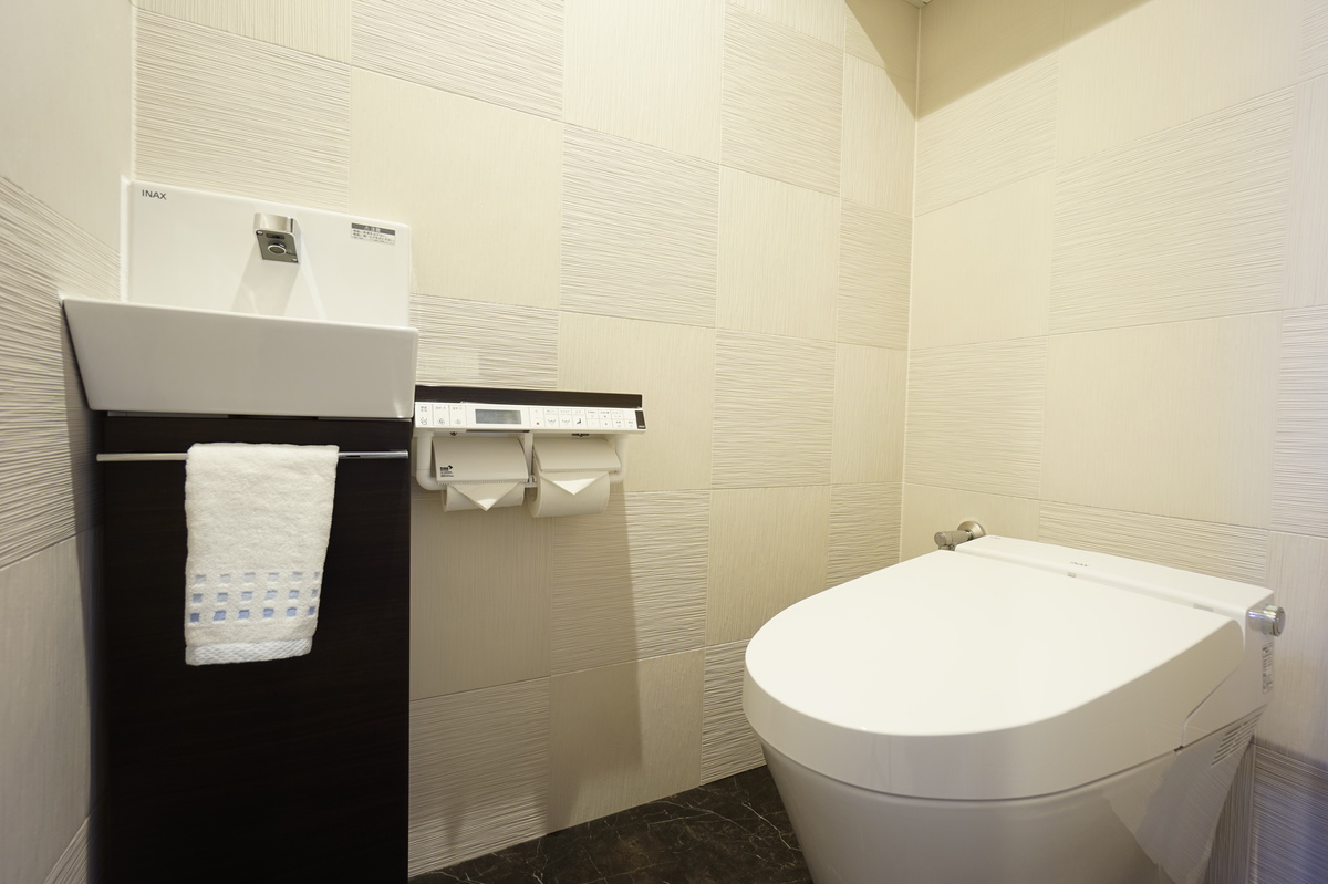 瀬戸市の施工事例　すっきり広がるモダントイレ空間