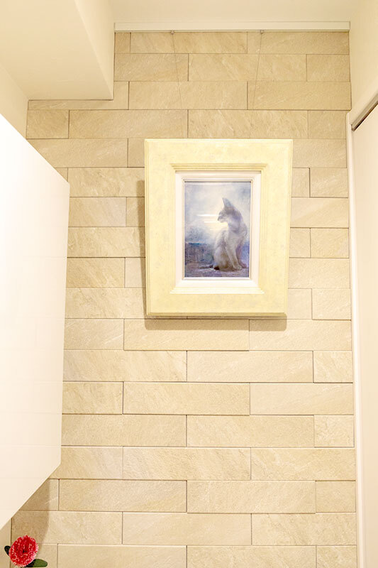 絵を飾って楽しむトイレ空間