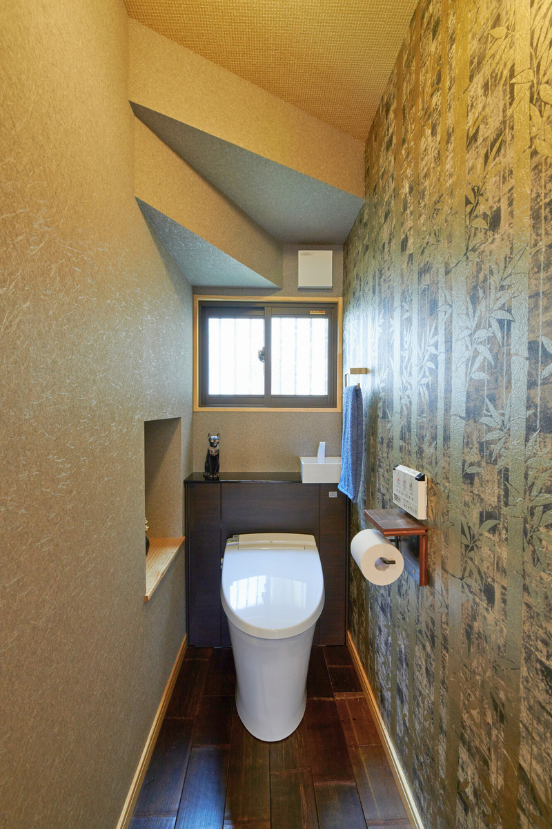 尾張旭市の施工事例　遊び心あふれる2つのトイレ空間