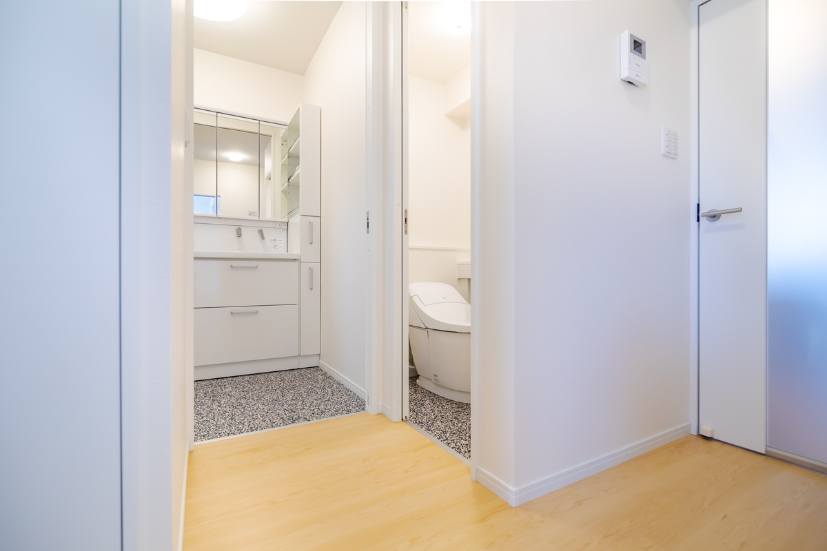 名古屋市千種区の施工事例　シンプル美が際立つ浴室洗面リフォーム