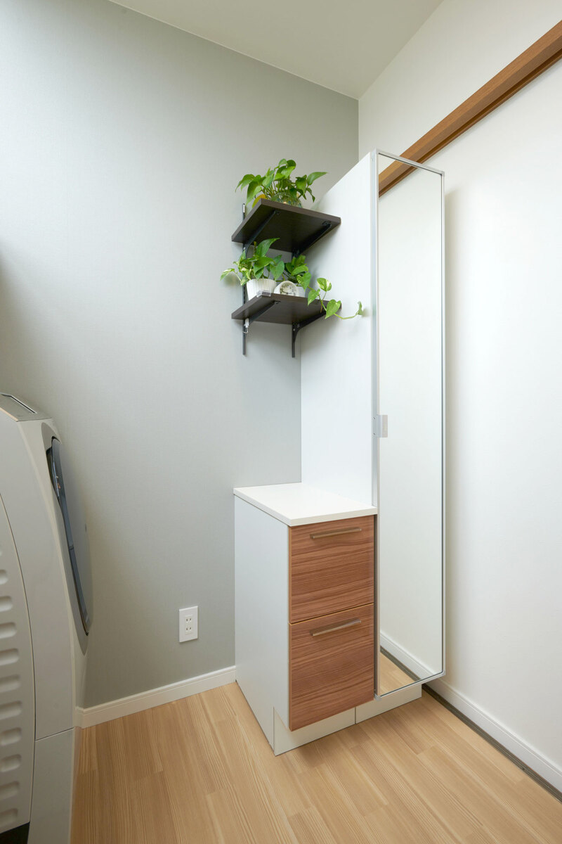 トール収納が便利な洗面コーナー