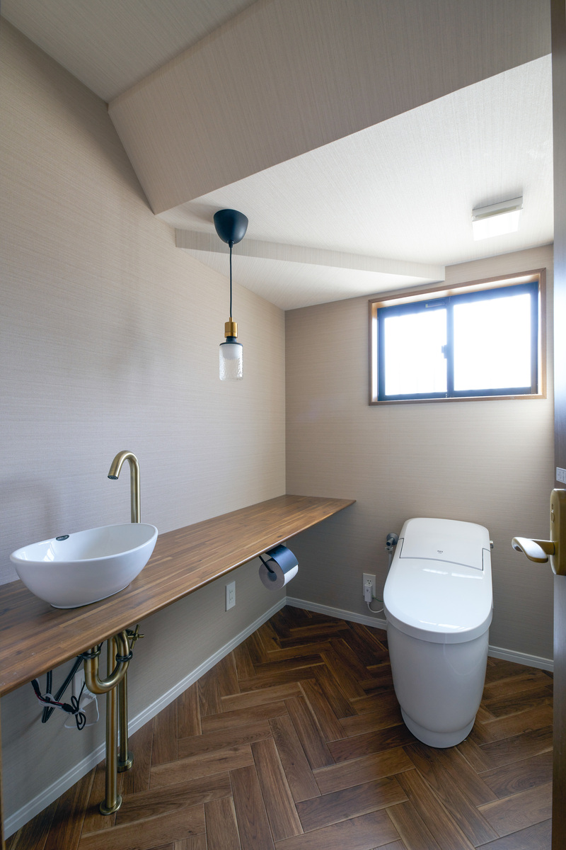 日進市の施工事例　やわらかな灯りのトイレ空間