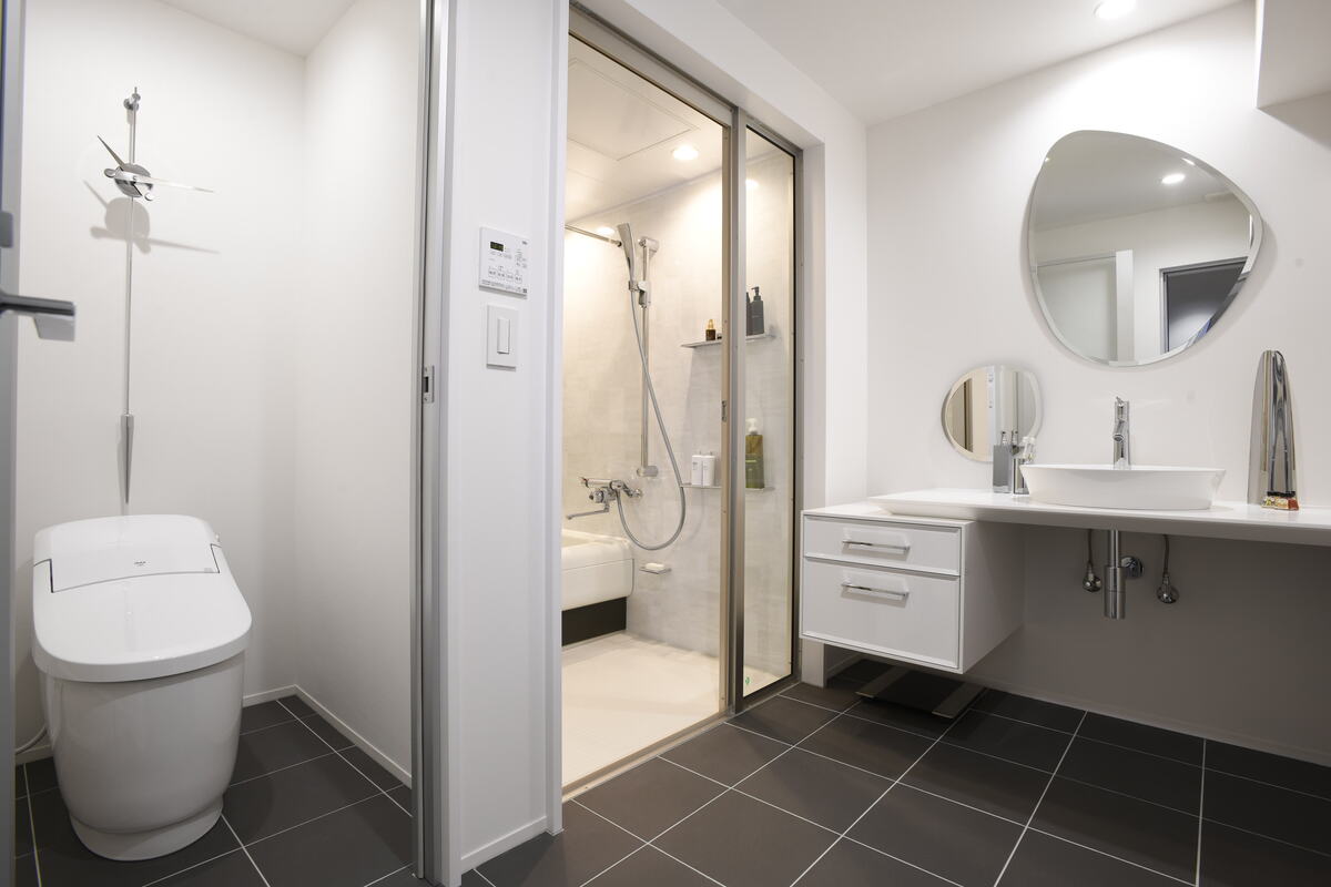 名古屋市東区の施工事例　洗練された大人の洗面バスルーム