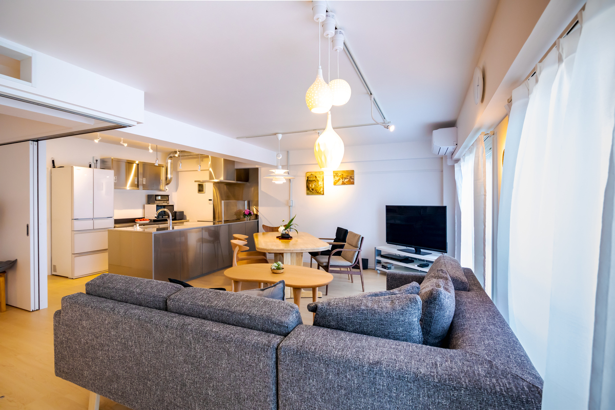 名古屋市千種区の施工事例　ステンレスが際立つシンプルLDK