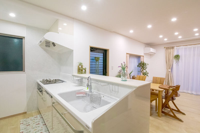 東郷町の施工事例　間仕切り撤去で叶えた対面キッチン