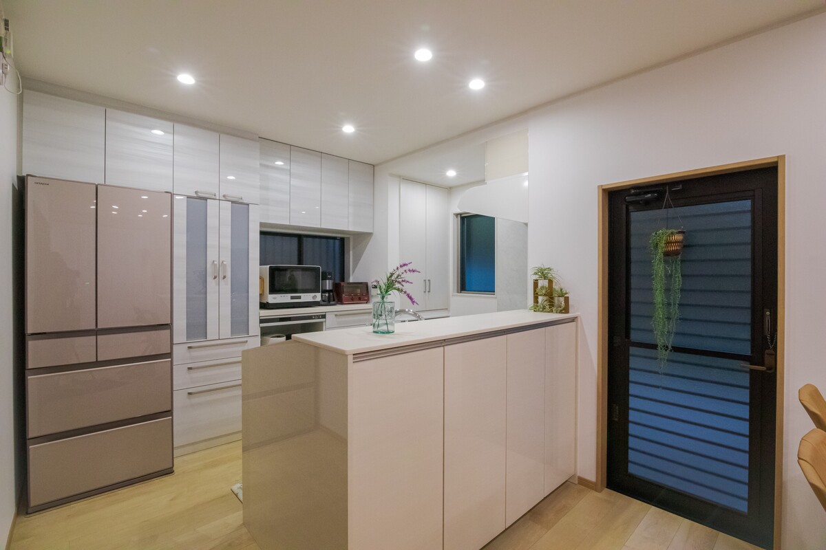 見た目すっきりの統一感あるキッチン