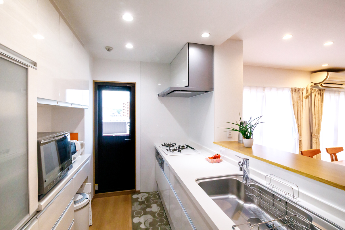 収納充実のシステムキッチン