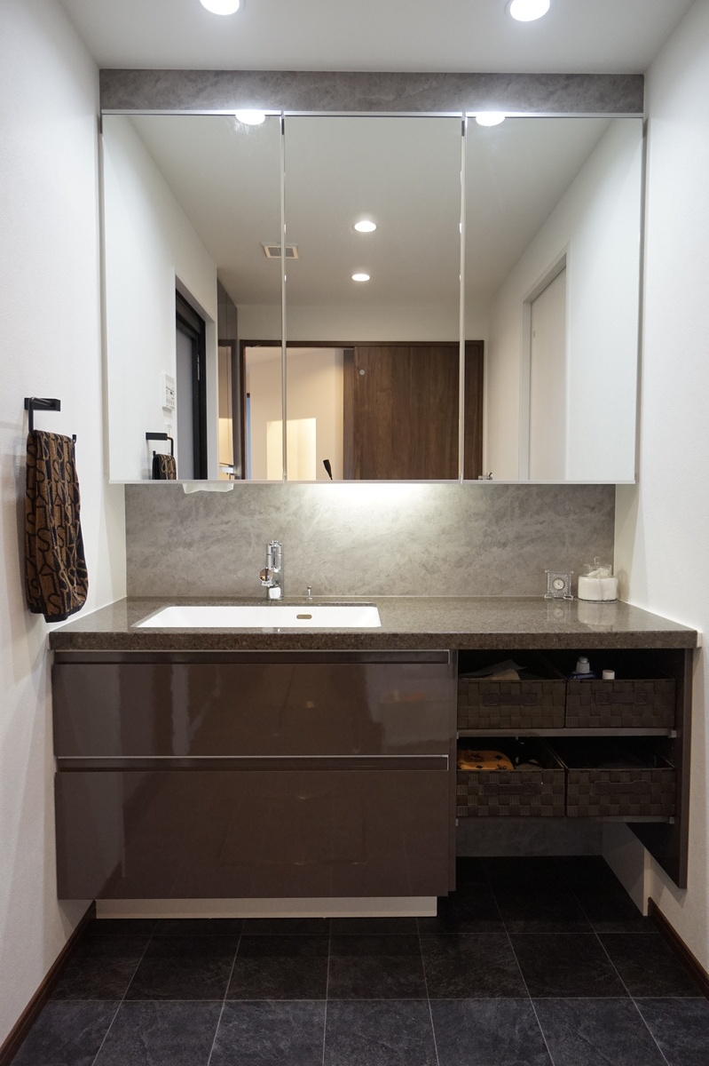 豊田市の施工事例　オーダー収納で叶える理想の洗面スタイル