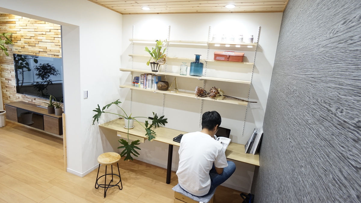 くつろぎと作業が共存する空間