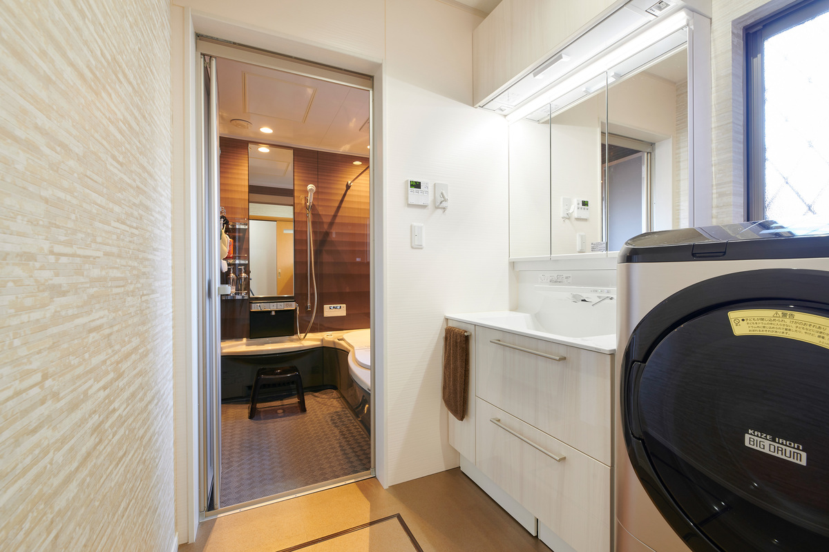 春日井市の施工事例　五感を潤す、上質なバスライフの始まり